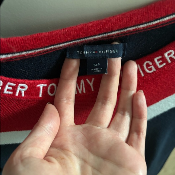 Tommy Hilfiger sweater - Picture 2 of 3
